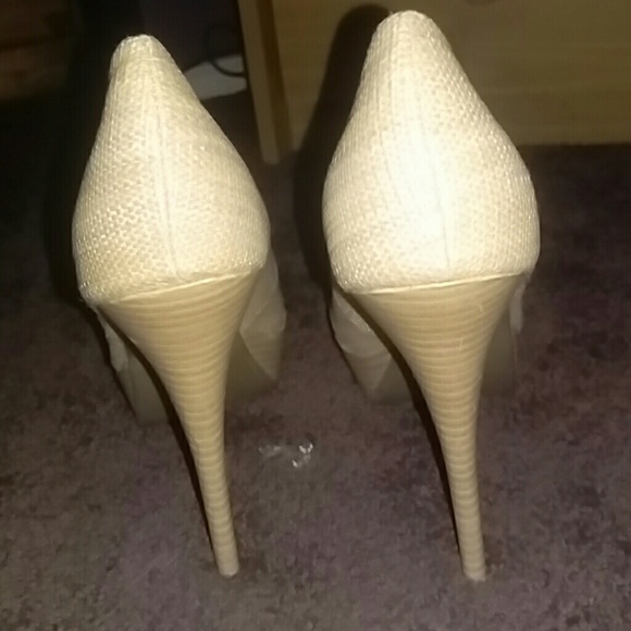 Shoes - Picture 3 of 4